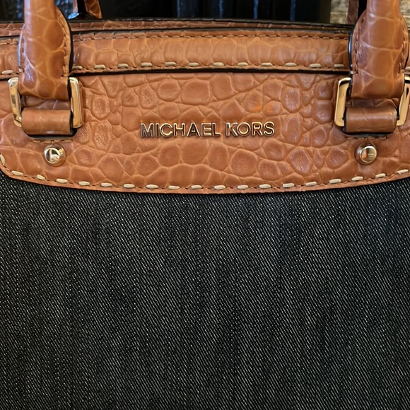 Michael Kors Denim and Crocodile Stamped Leather Bag with Crossbody Strap. 🐊 - Picture 2 of 15